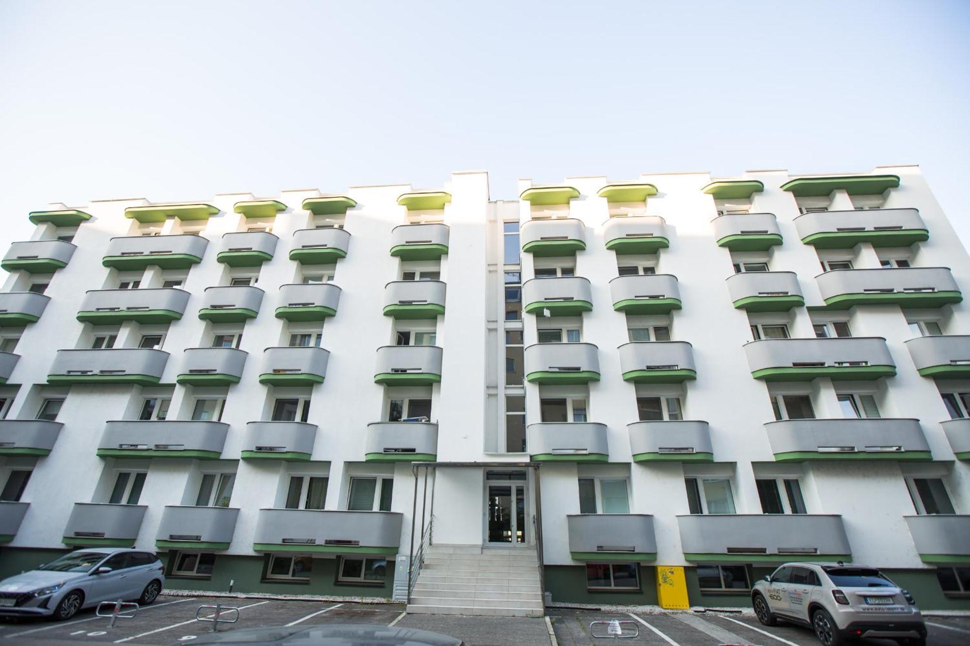 Apartment Near The Ondrej Nepela Winter Stadium Bratislava Luaran gambar